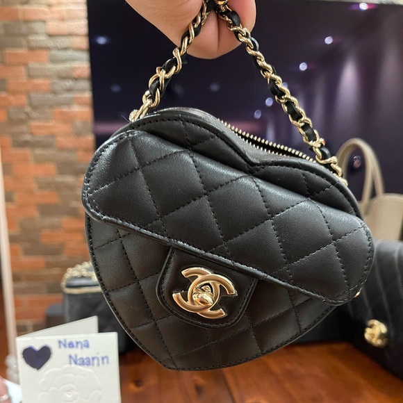 Rare!!!! Authentic guarantee Chanel runway mini Heart bag - Picture 4 of 5